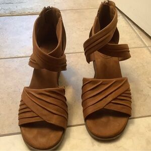 New suede brown sandals with stacked heel size 8